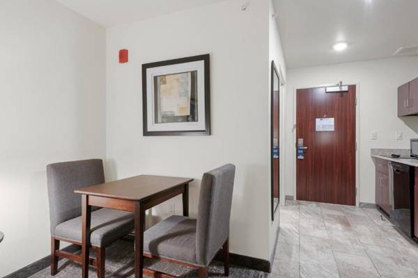 Cobblestone Hotel & Suites - Urbana