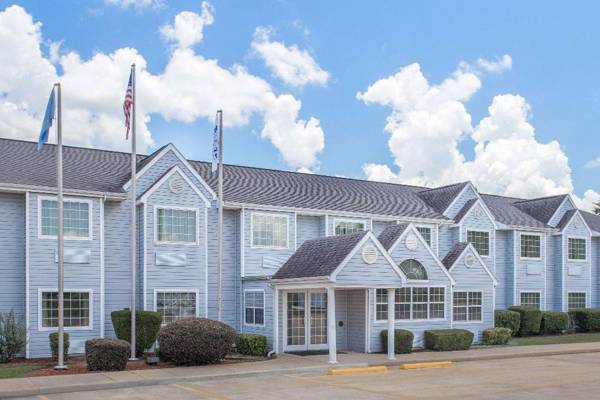 Microtel Inn & Suites by Wyndham Broken Bow