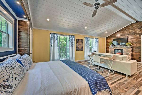 Workspace - Modern Studio Cabin with Fire Pit Deck and BBQ!