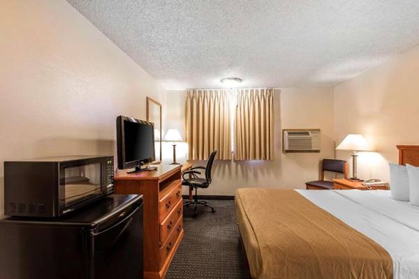 Econo Lodge Inn & Suites Clinton