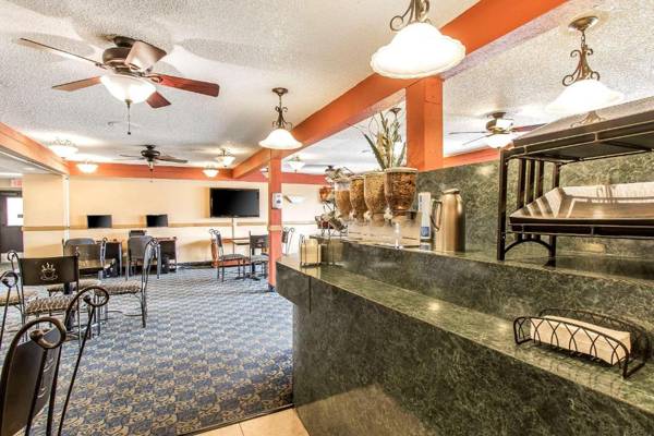 Econo Lodge Inn & Suites Clinton