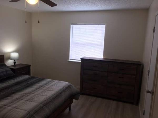 Cozy Upstairs 1 Bedroom Apartment close to Fort Sill