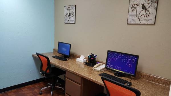 Workspace - Candlewood Suites Oklahoma City-Moore an IHG Hotel