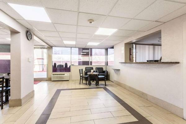 Econo Lodge Inn & Suites Near Bricktown