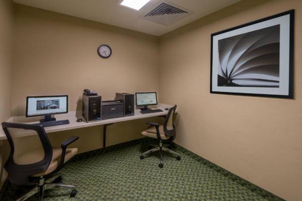 Workspace - Candlewood Suites Del City an IHG Hotel