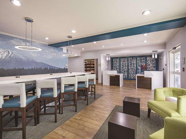 La Quinta Inn & Suites by Wyndham Central Point - Medford