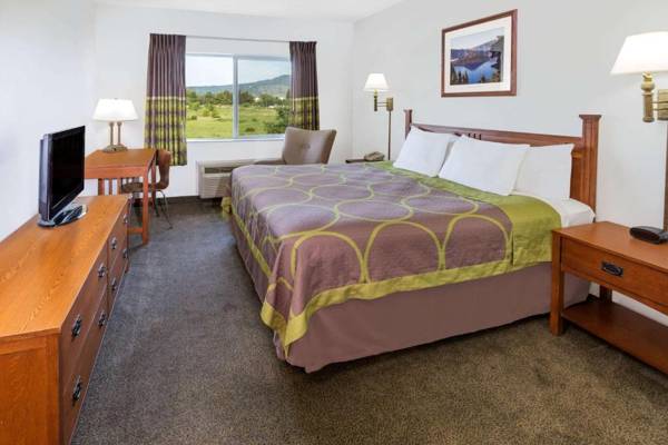 Super 8 by Wyndham Central Pt Medford