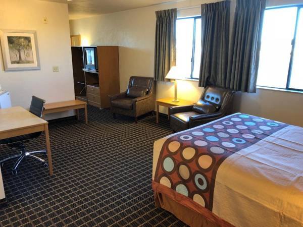 Workspace - Super 8 by Wyndham Klamath Falls