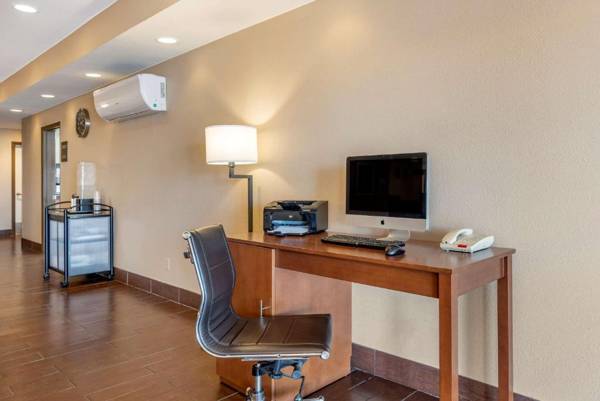 Workspace - Comfort Inn & Suites Klamath Falls