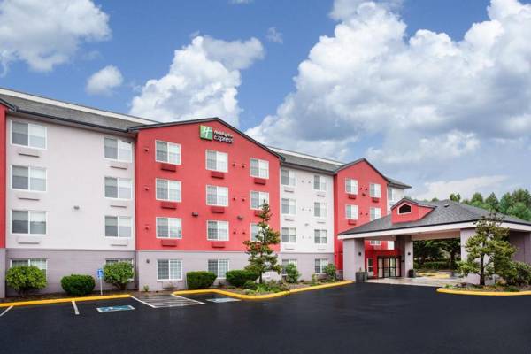 Holiday Inn Express & Suites Lincoln City an IHG Hotel