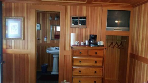 Whistling Winds Motel