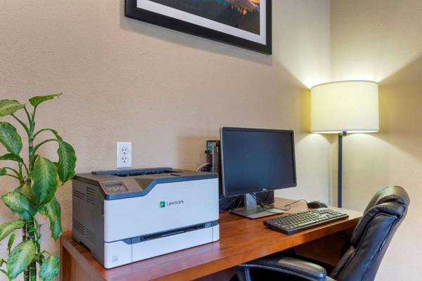 Workspace - Comfort Inn South-Medford