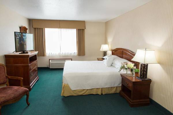 Rogue Regency Inn & Suites