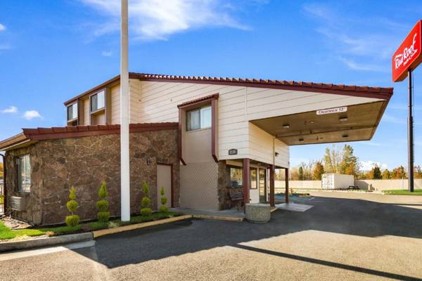 Red Roof Inn & Suites Medford - Airport