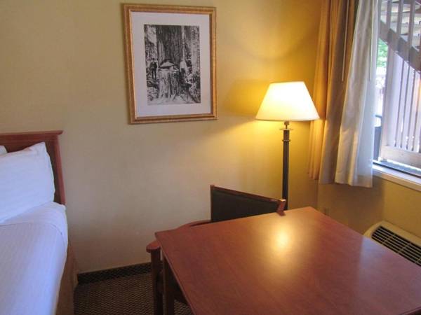 Oakridge Inn & Suites