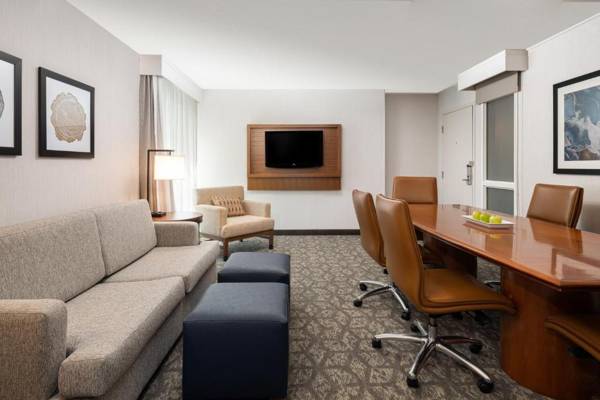 Workspace - Embassy Suites Portland - Airport