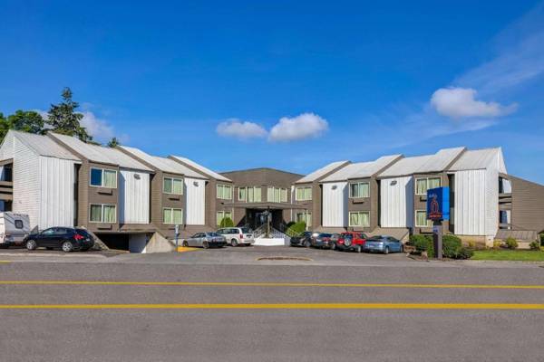 Studio 6-Portland OR