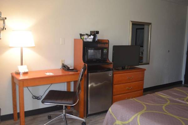 Workspace - Super 8 by Wyndham Roseburg