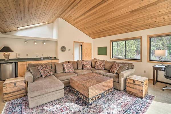 Workspace - Large Black Butte Family Cabin with Hot Tub