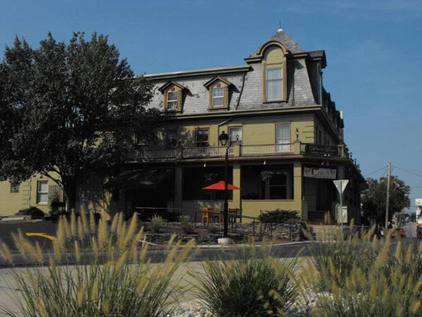 Altland House Inn & Suites