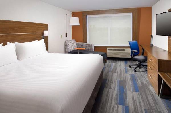 Workspace - Holiday Inn Express & Suites by IHG Altoona an IHG Hotel
