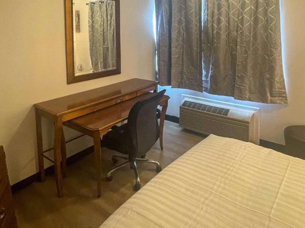 Workspace - Econo Lodge