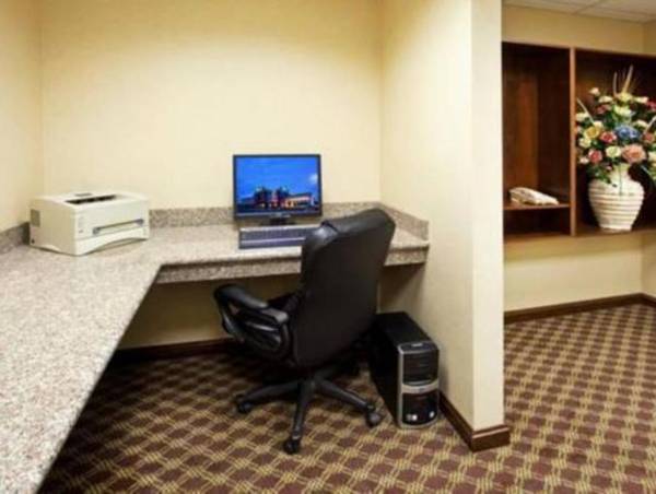 Workspace - Holiday Inn Express Hotel & Suites Franklin - Oil City