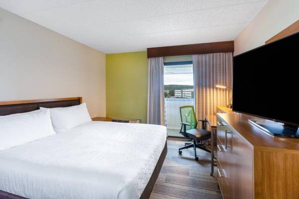 Workspace - Holiday Inn Express Hotel & Suites King of Prussia an IHG Hotel