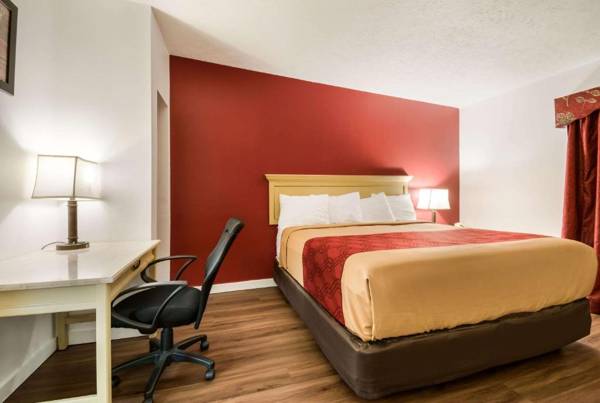 Workspace - Econo Lodge Inn & Suites Pocono near Lake Harmony