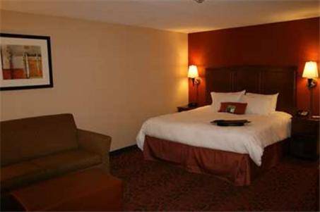 Hampton Inn & Suites New Castle PA