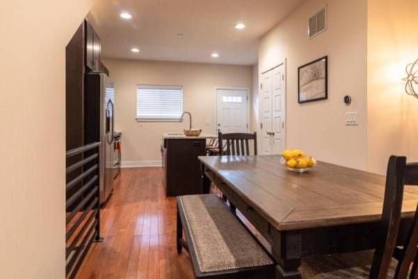 Beautiful Lux 4 Bedroom*Near PENN/CHOP*Roof Deck