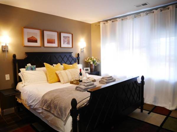 Modern/Luxury 2 bdrm- KING Bed- University City