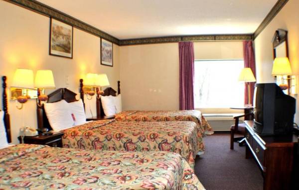 Seasons Inn & Suites Pine Grove