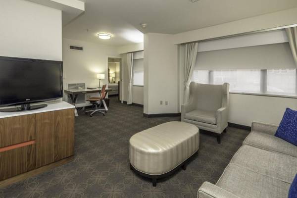 Workspace - DoubleTree by Hilton Hotel & Suites Pittsburgh Downtown