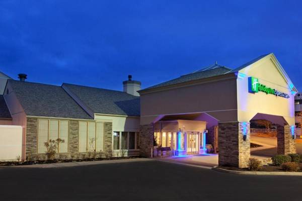 Holiday Inn Express Hotel & Suites Pittsburgh Airport an IHG Hotel