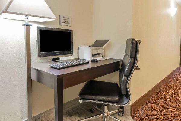 Workspace - Quality Inn & Suites Harmarville