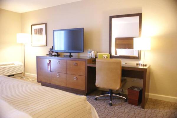 Workspace - DoubleTree by Hilton Pittsburgh-Green Tree