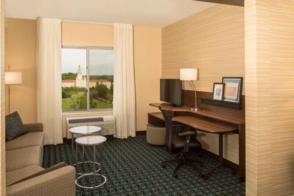 Workspace - Fairfield Inn & Suites by Marriott Pittsburgh North/McCandless Crossing