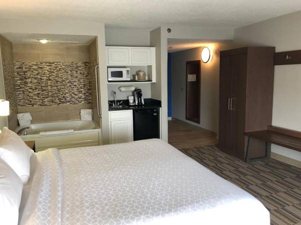 Holiday Inn Express and Suites - Quakertown an IHG Hotel