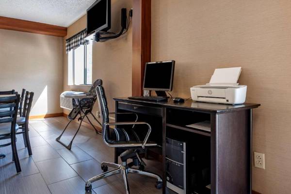 Workspace - Quality Inn & Suites Warren