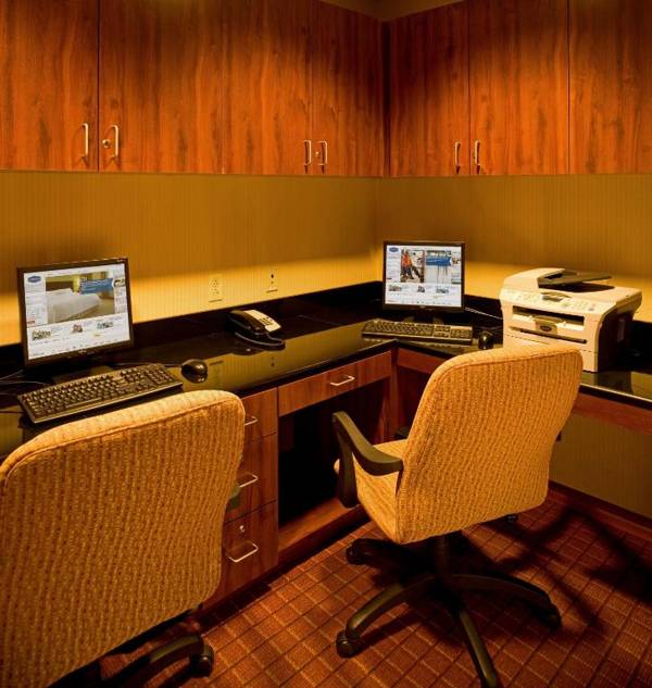 Workspace - Hampton Inn & Suites Pittsburgh-Meadow Lands