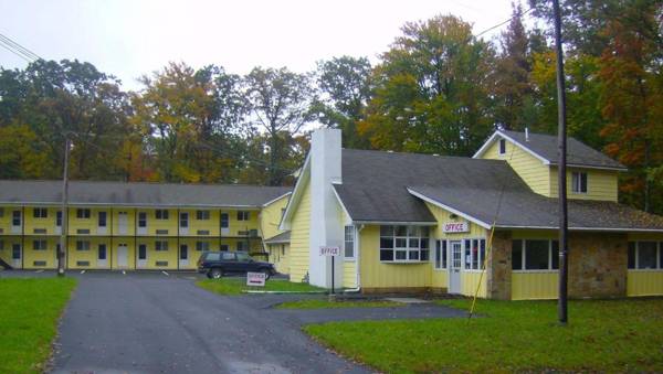 Country Place Inn and Suites White Haven