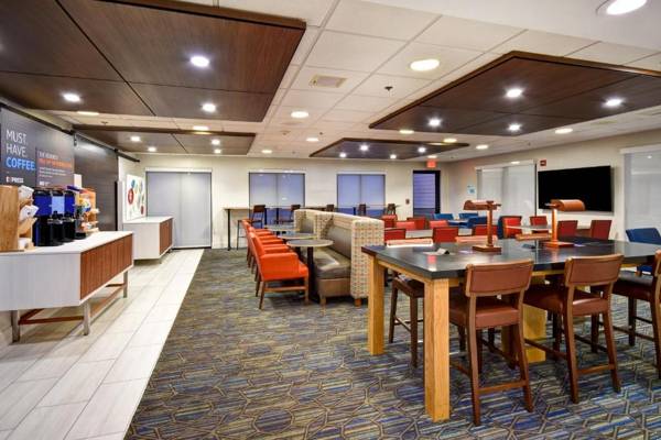 Holiday Inn Express Newport North - Middletown an IHG Hotel