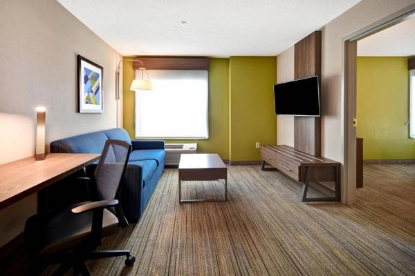 Workspace - Holiday Inn Express Newport North - Middletown an IHG Hotel