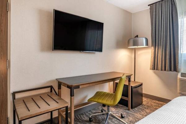 Workspace - Fairfield Inn & Suites by Marriott Providence Airport Warwick