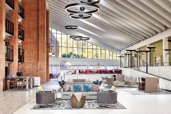 Hotel Columbia Inn & Suites