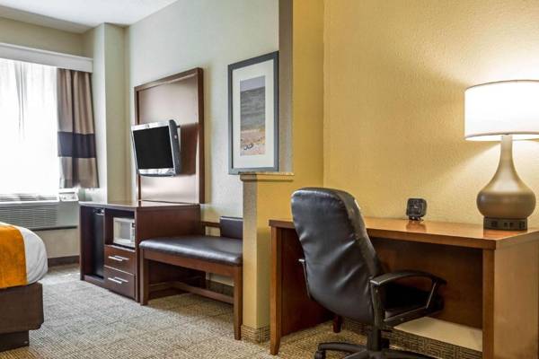 Workspace - Comfort Suites At the University
