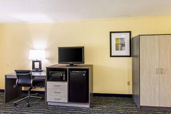 Workspace - Quality Inn & Suites Civic Center