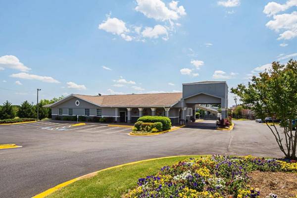 Quality Inn & Suites Greenville - Haywood Mall