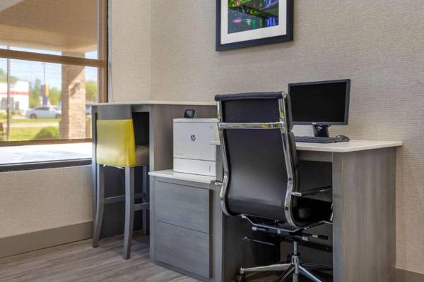 Workspace - Comfort Inn & Suites Greer - Greenville